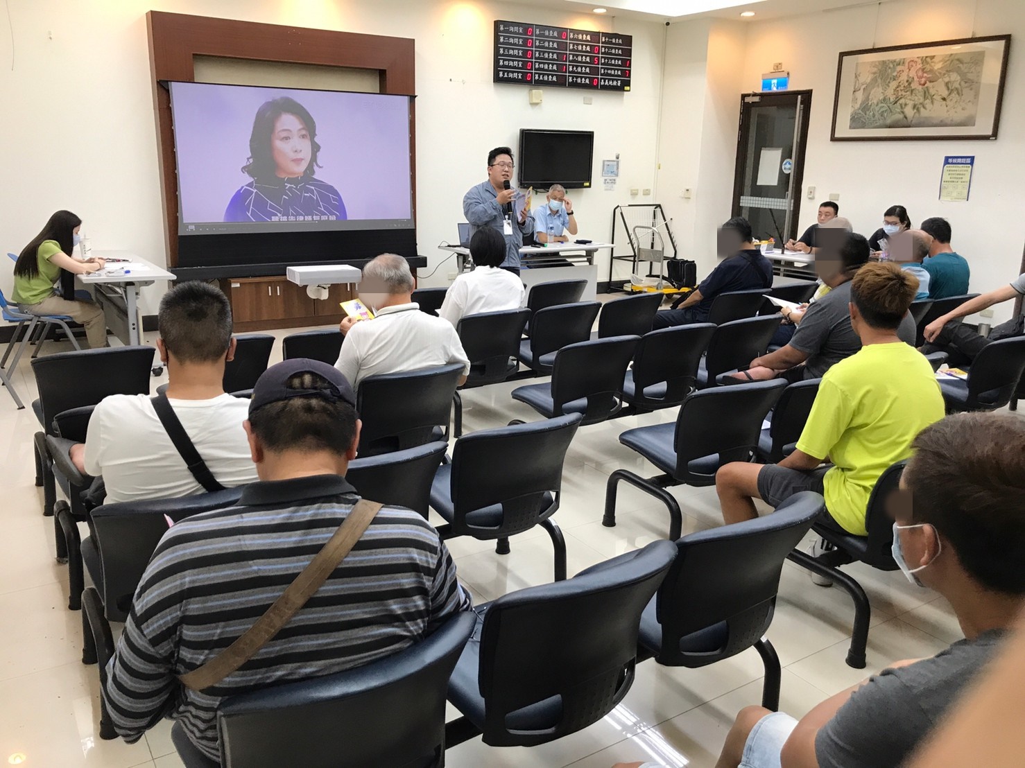 1120823-6播放司法部國民法官宣導短片，邀請大家為法發聲，支持國民法官制度，創造司法審判新氣象。