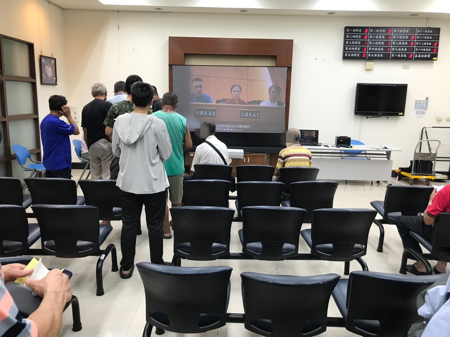 1120906-2.播放司法部國民法官宣導短片，邀請大家為法發聲，支持國民法官制度，創造司法審判新氣象