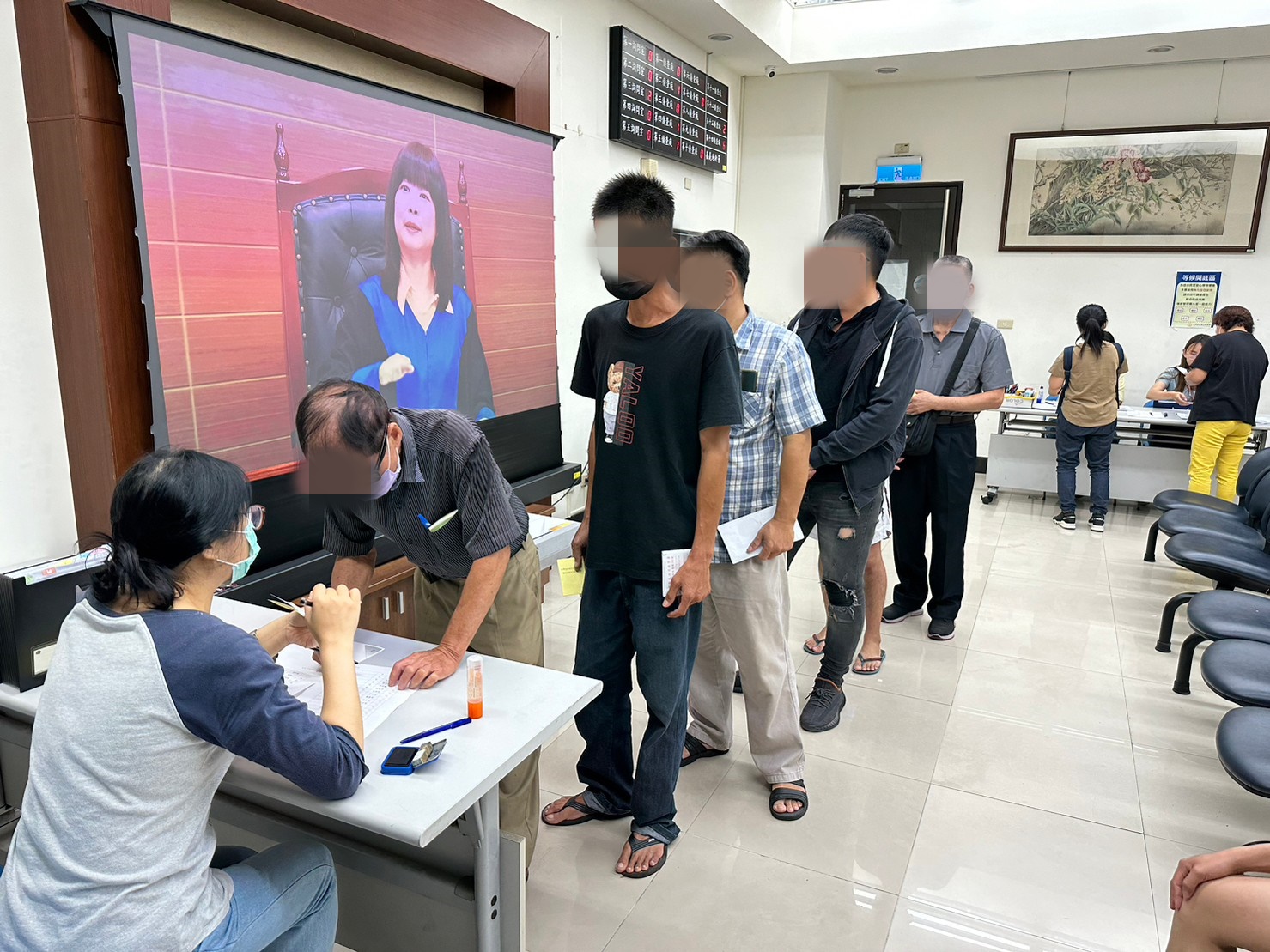 1121025-5.播放司法部國民法官宣導短片，邀請大家為法發聲，支持國民法官制度，創造司法審判新氣象