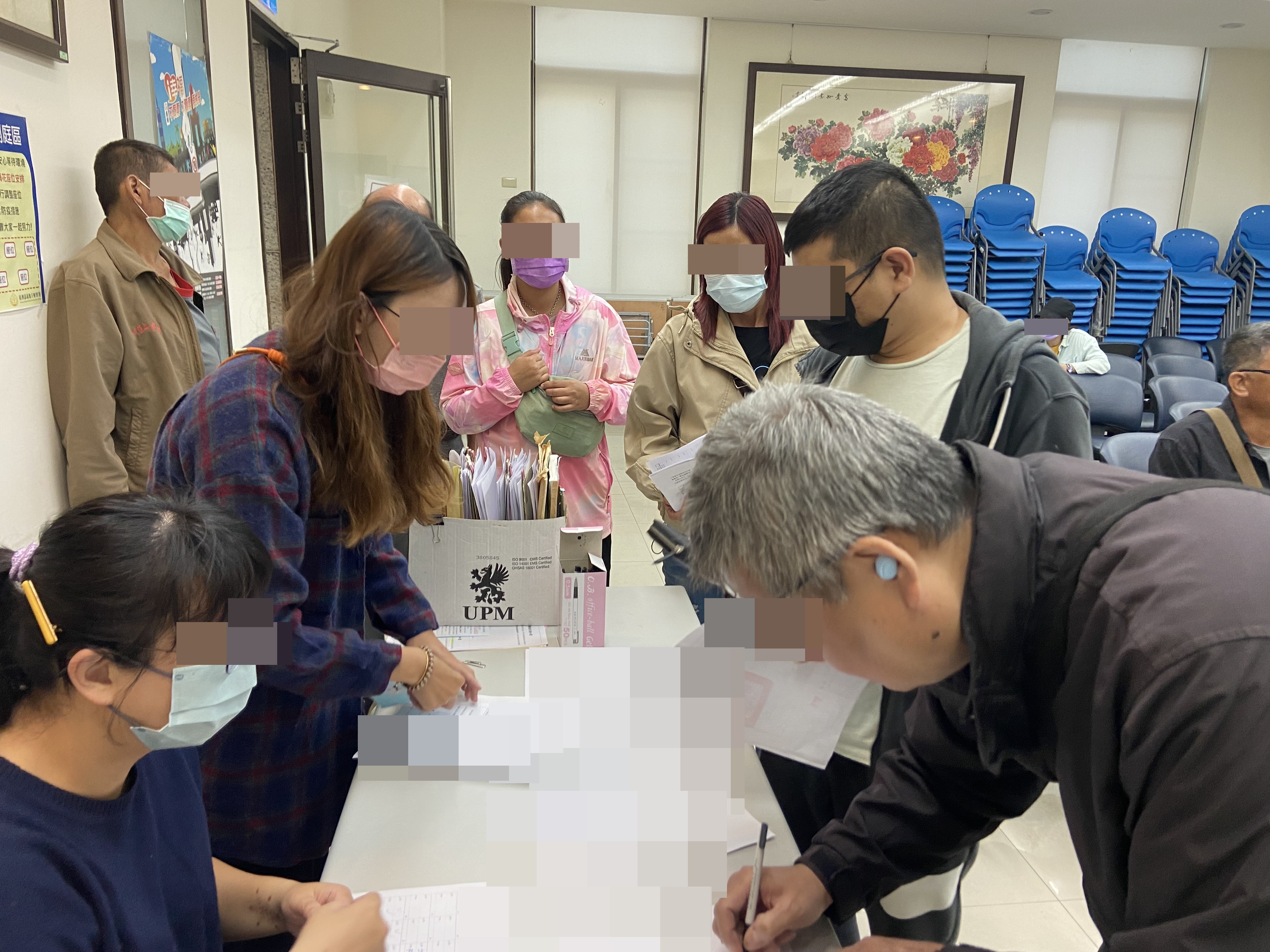 01.觀護佐理員協助社會勞動人說明會報到事宜。
