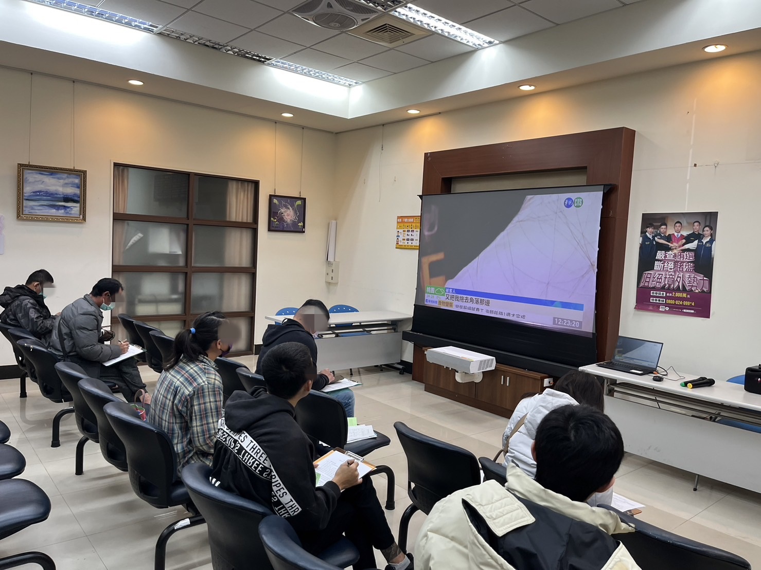 4.觀看勞動新聞事件，提醒請勿以身試法