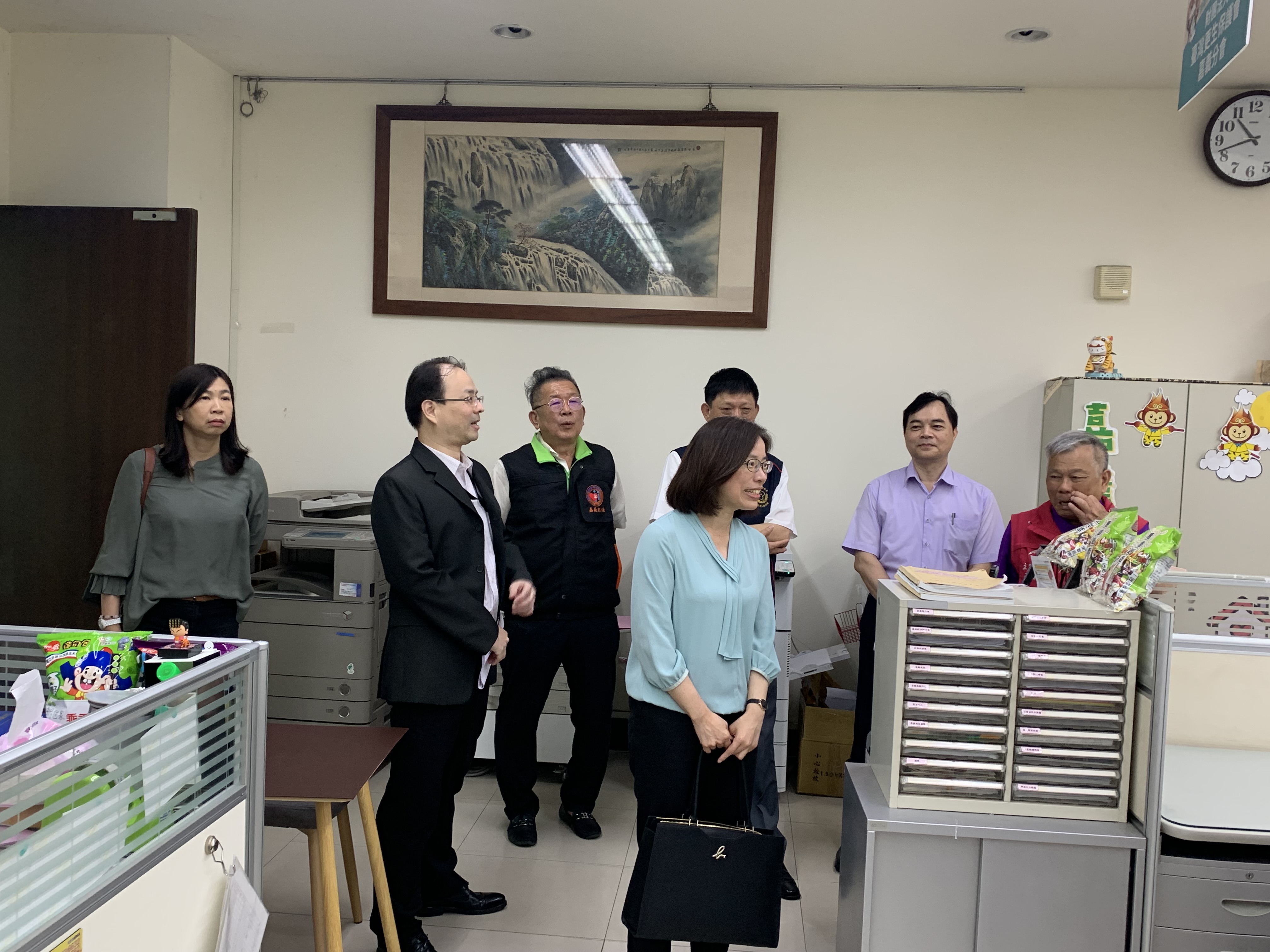 03.保護司副司長林秀敏為站在第一線的司法保護同仁加油打氣。