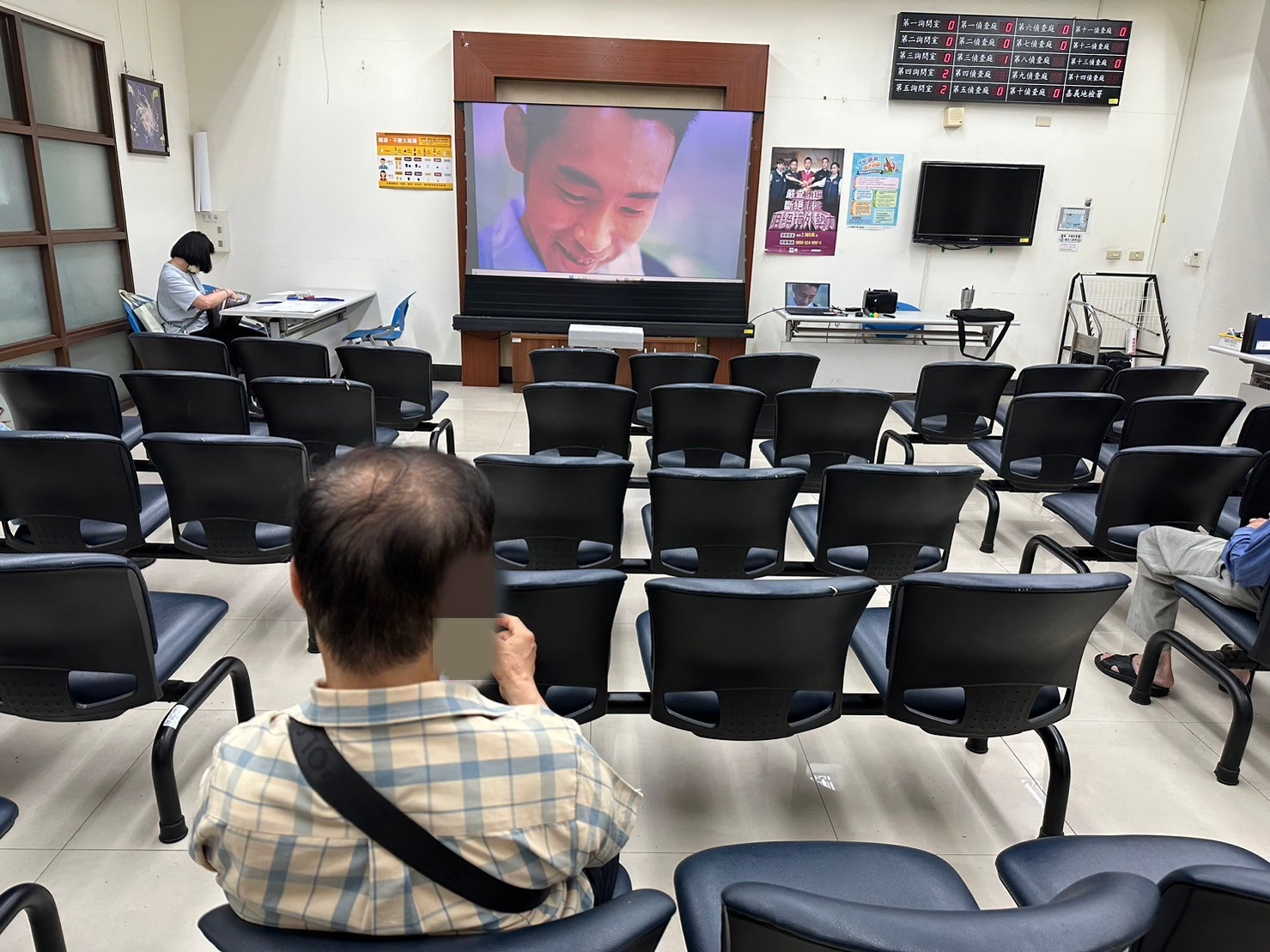 1130529-6.播放保護司兒少性剝削宣導短片，提醒學員保護家庭成員並指導子女防範。