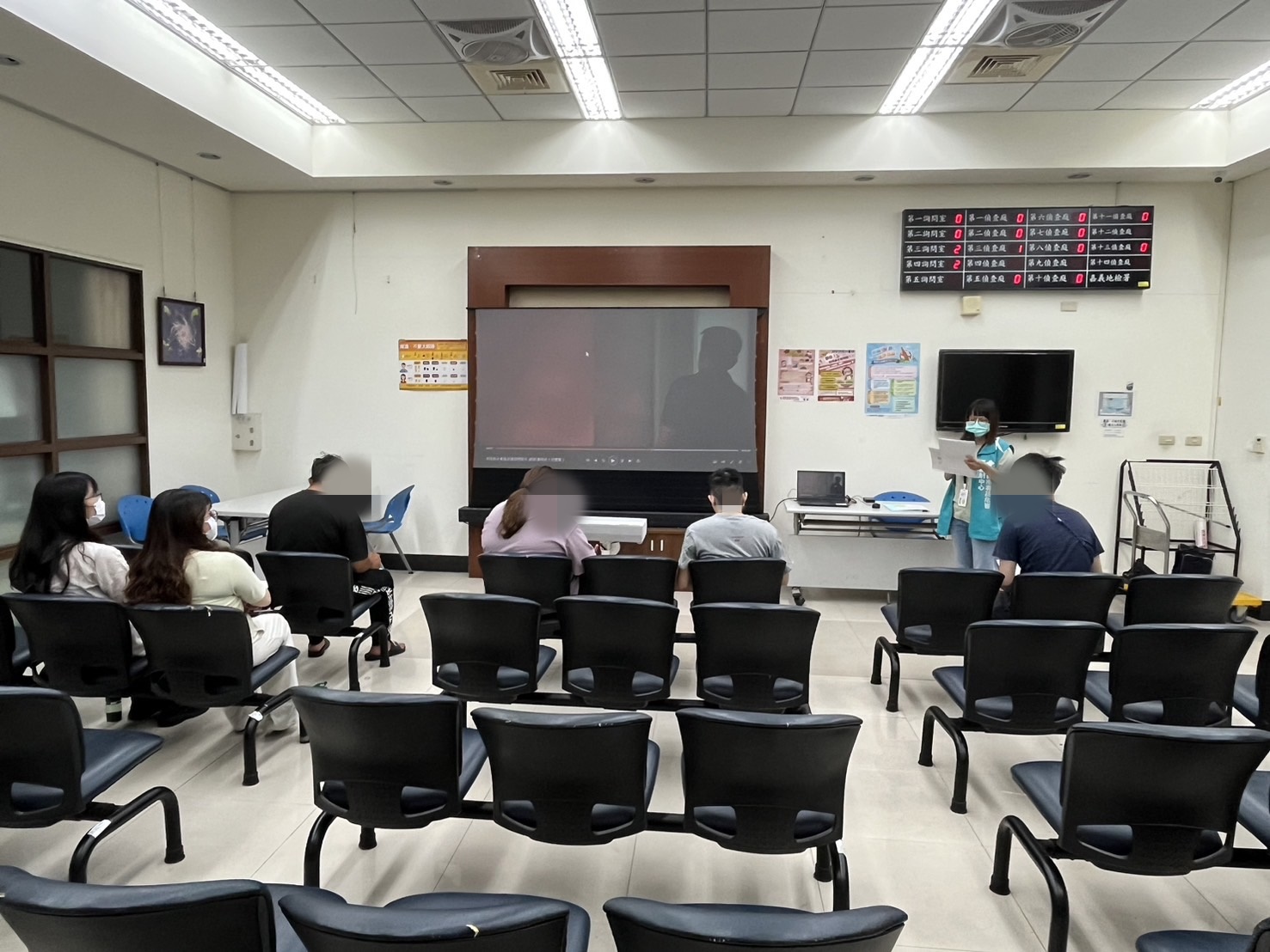 3.嘉義市毒防中心個管員進行反毒宣講。
