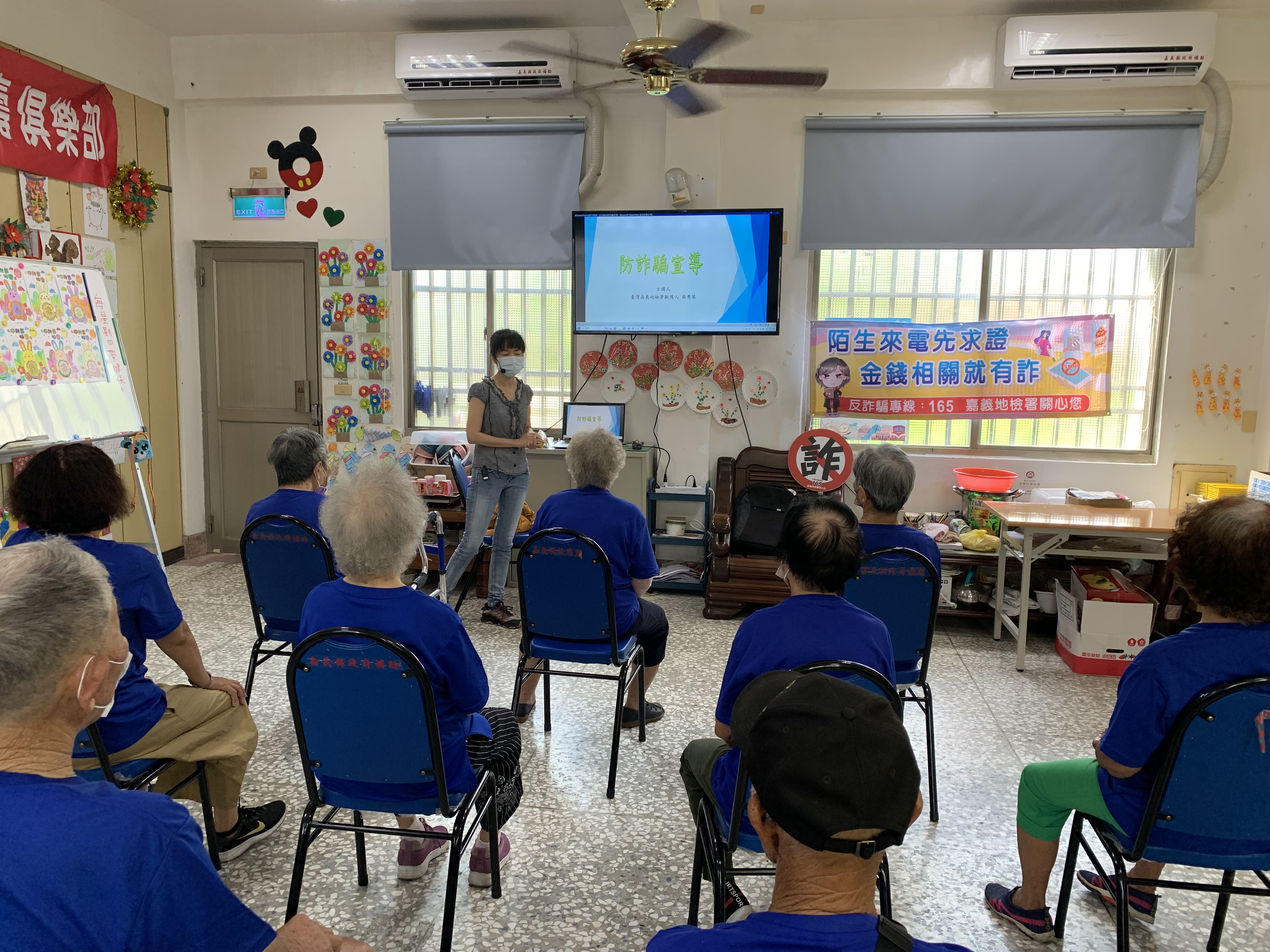01.本次講座由蔡秀琴觀護人主講「防詐騙宣導」,蔡觀護人針對現行常見的詐騙手法進行解析。