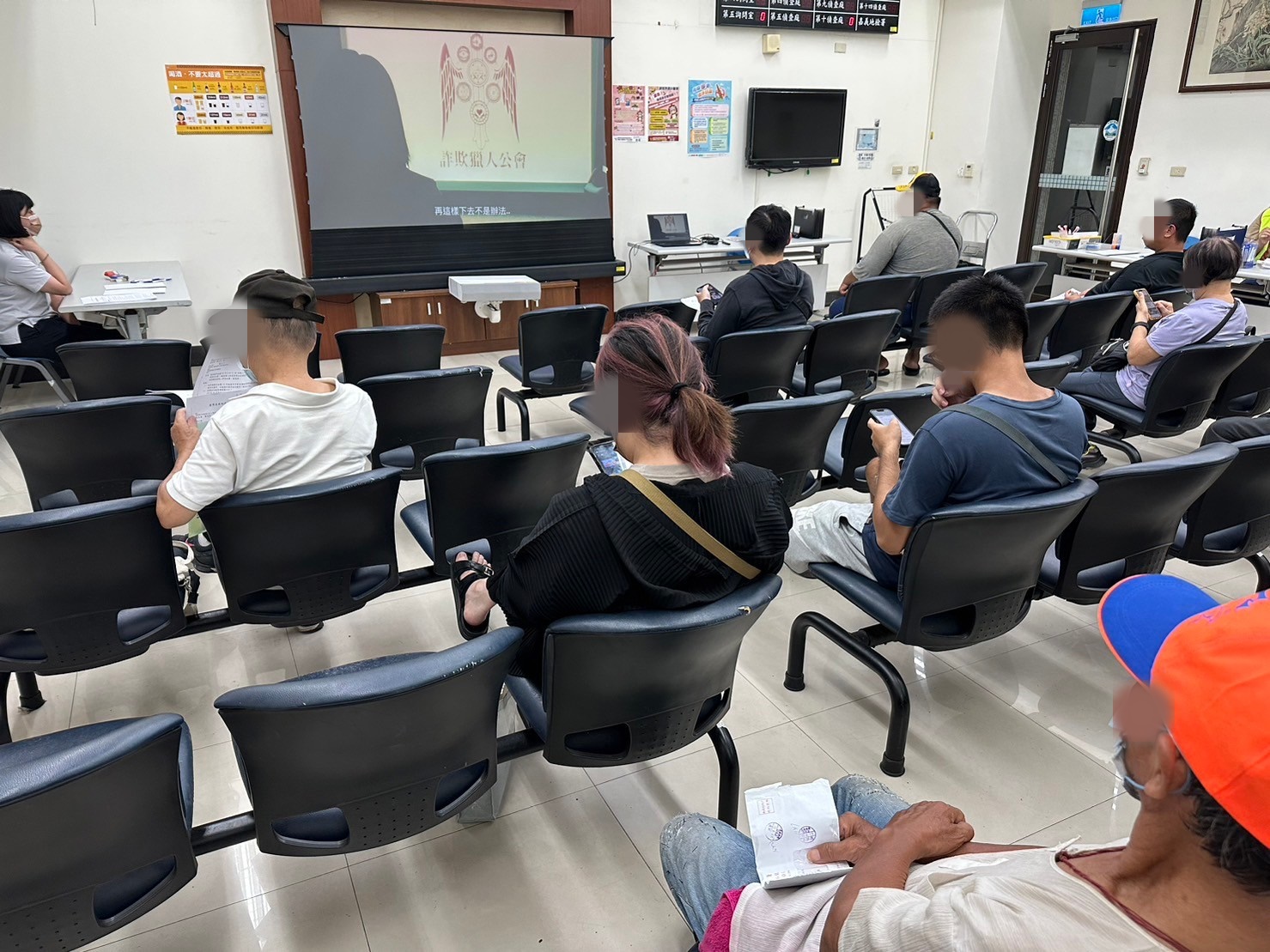 1130911-1.播放反詐騙宣導短片，提醒學員在求職、買賣、上網時更應提高警覺。