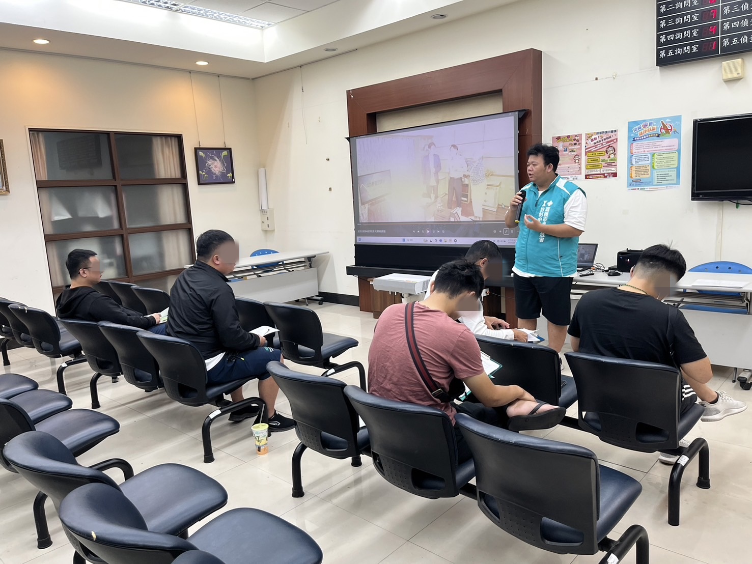 2.嘉義市毒防中心進行反毒宣導。