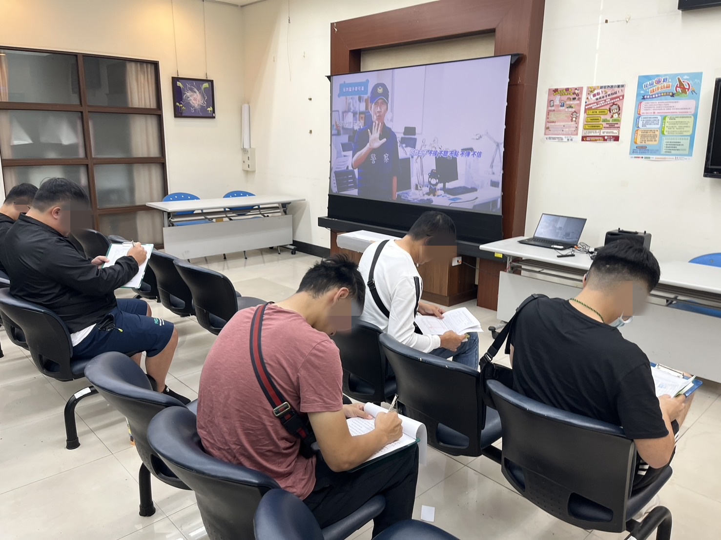 1.觀賞反詐騙宣導影片。