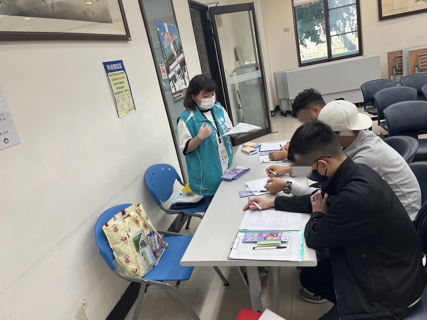 2.嘉義市毒防中心進行反毒宣導。