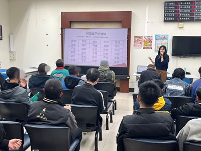 114.1.6課程中黃佩儀諮商心理師提供個個情緒樣態，以利學員了解當下自我情緒