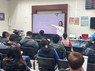 114.2.4張巧渘老師提供三口呼吸的方法降低壓力。