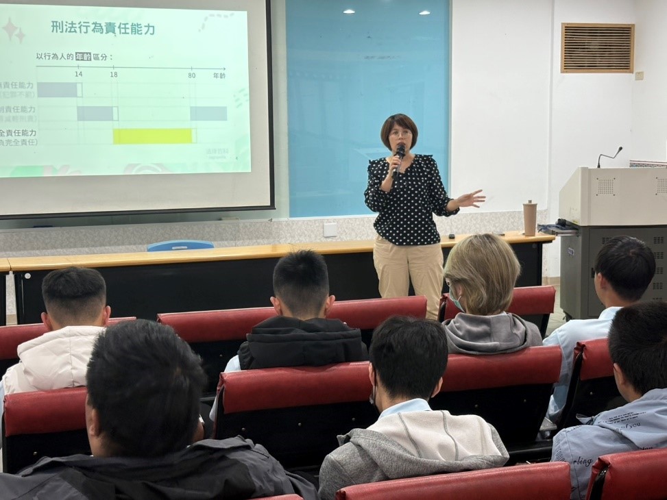 嘉義地檢署羅愛雯觀護人前往東吳高職進行「青少年犯罪預防」宣導