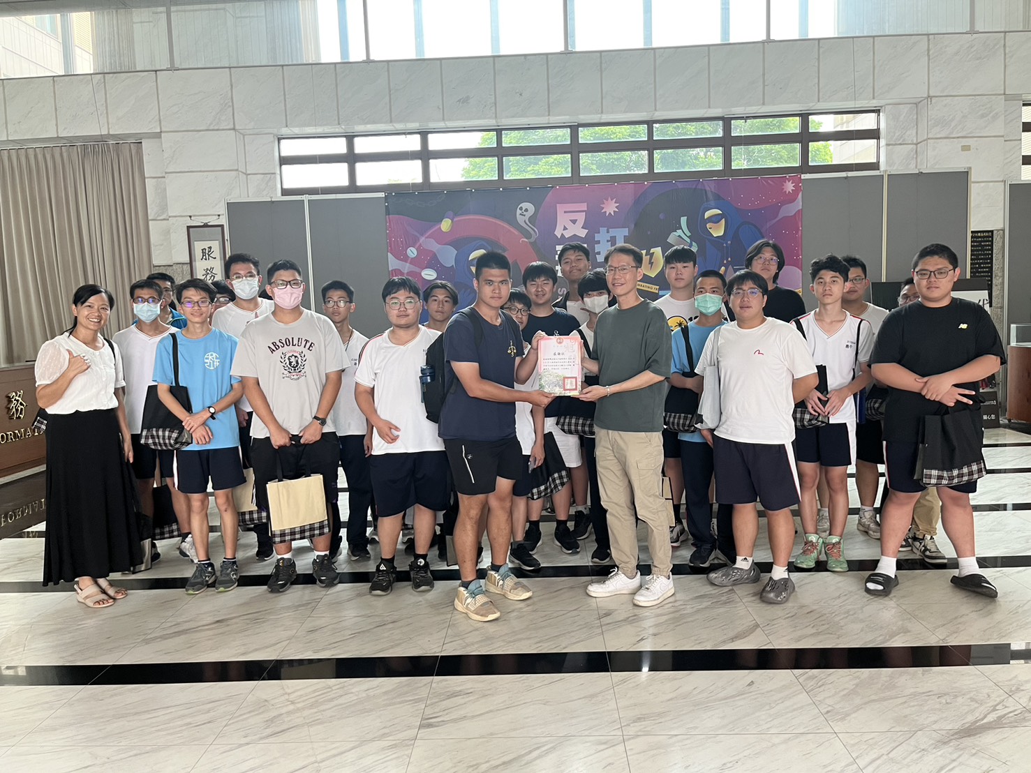 嘉義地檢署特地於114年4月23日結合嘉義高中到署進行參訪