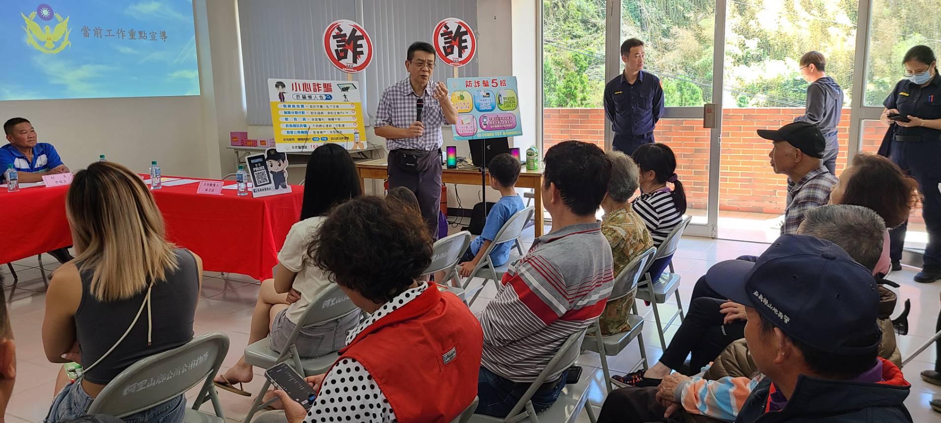 嘉義地檢署主任觀護人林宗材宣導時表示，打詐儀表板的統計，4月份詐騙案件共1萬5千9百多件，財損高達76億5千2百多萬