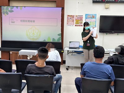 2.全人計畫員說明紙本資料填寫。