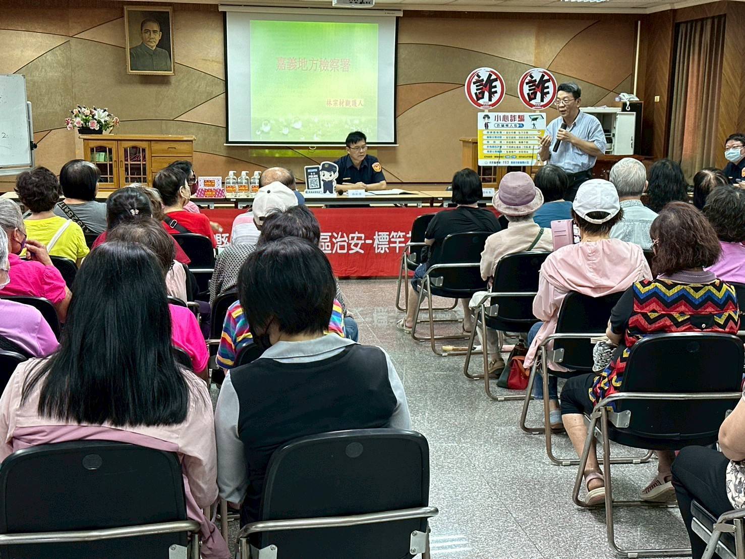 詐騙集團在社群媒體上虛構投資專家身分，積極行銷投資專業、提供LINE群組連結，誘使點擊並營造獲利假象