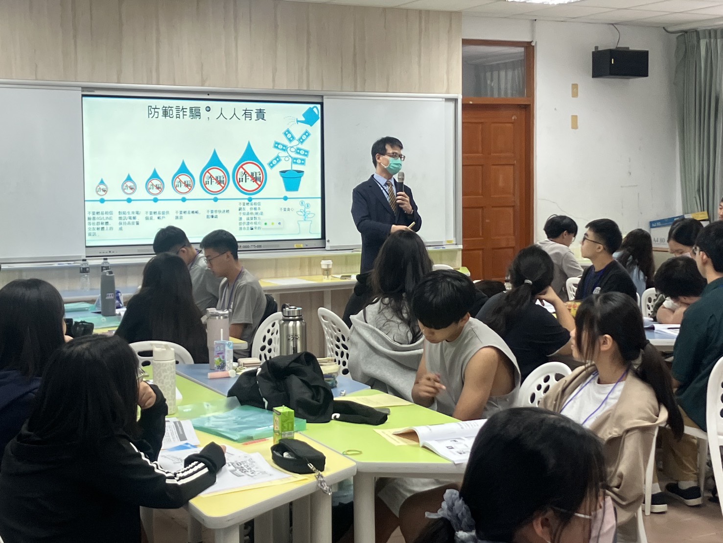 主任檢察官江金星針對「高中生應具備的反詐騙知識」進行專題演講