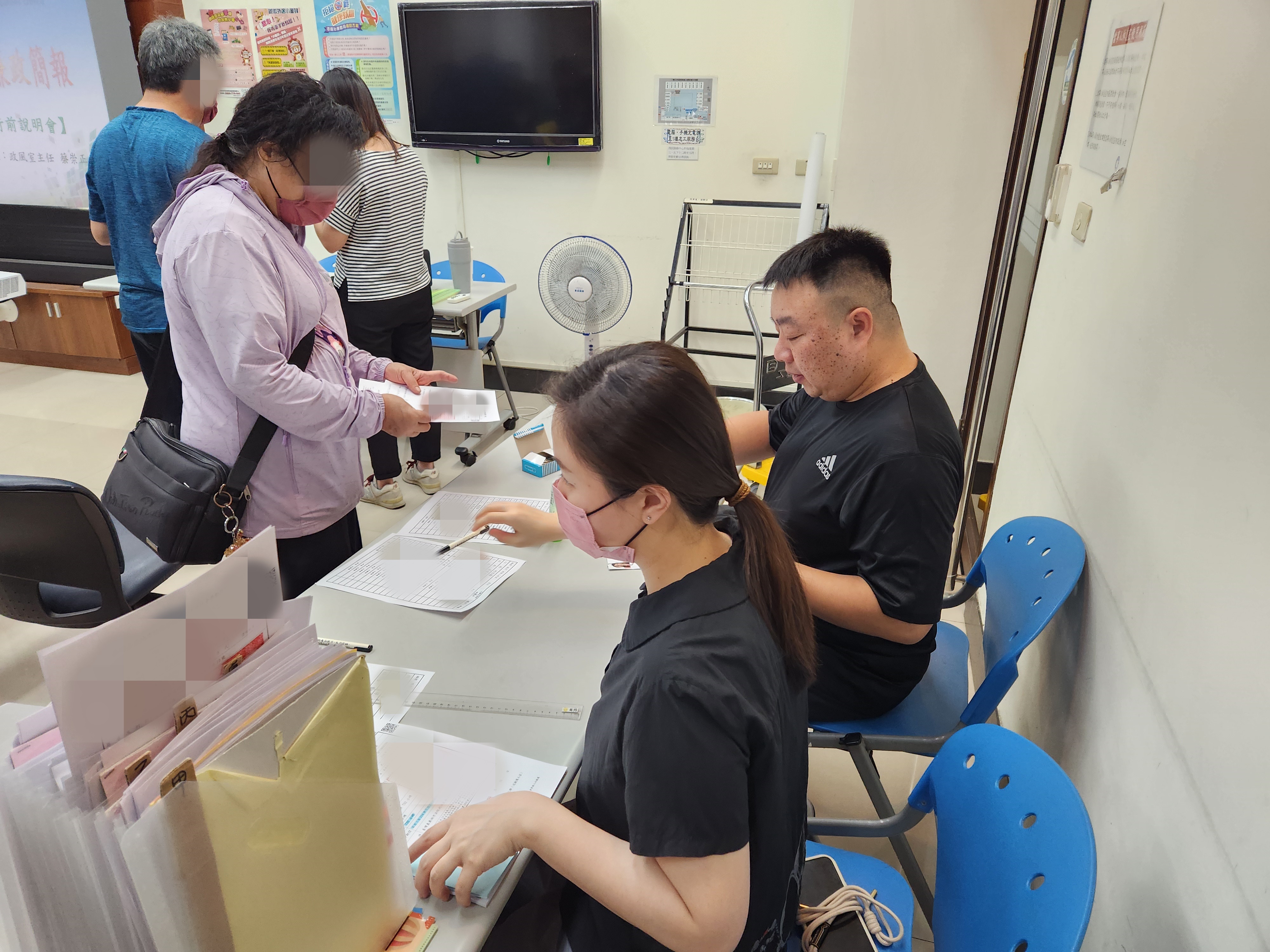 1.觀護佐理員協助社會勞動人說明會報到事宜