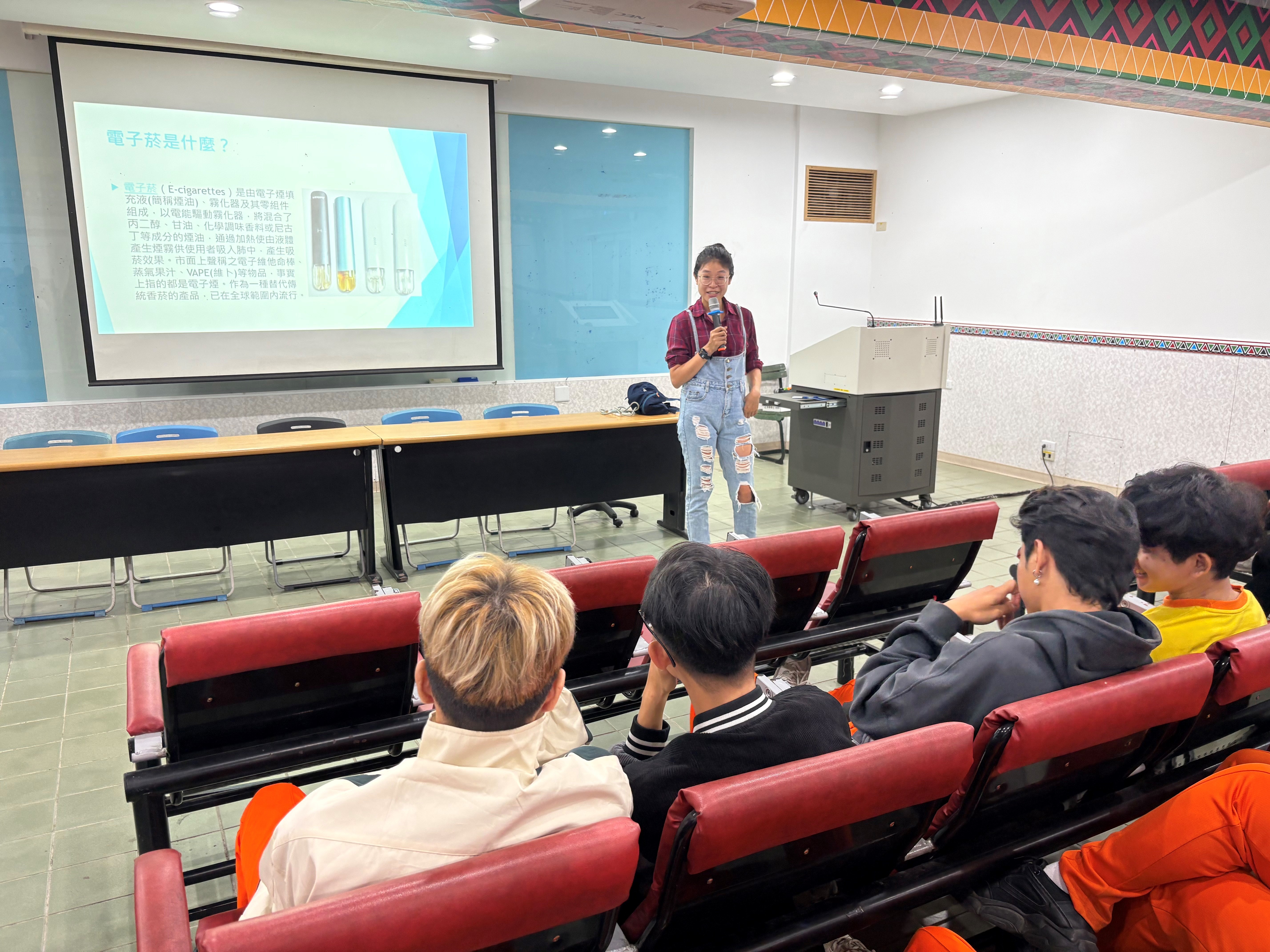 本署張雅雯觀護人宣講臺灣地區青少年常見觸法案例與新興毒品、識詐等課程