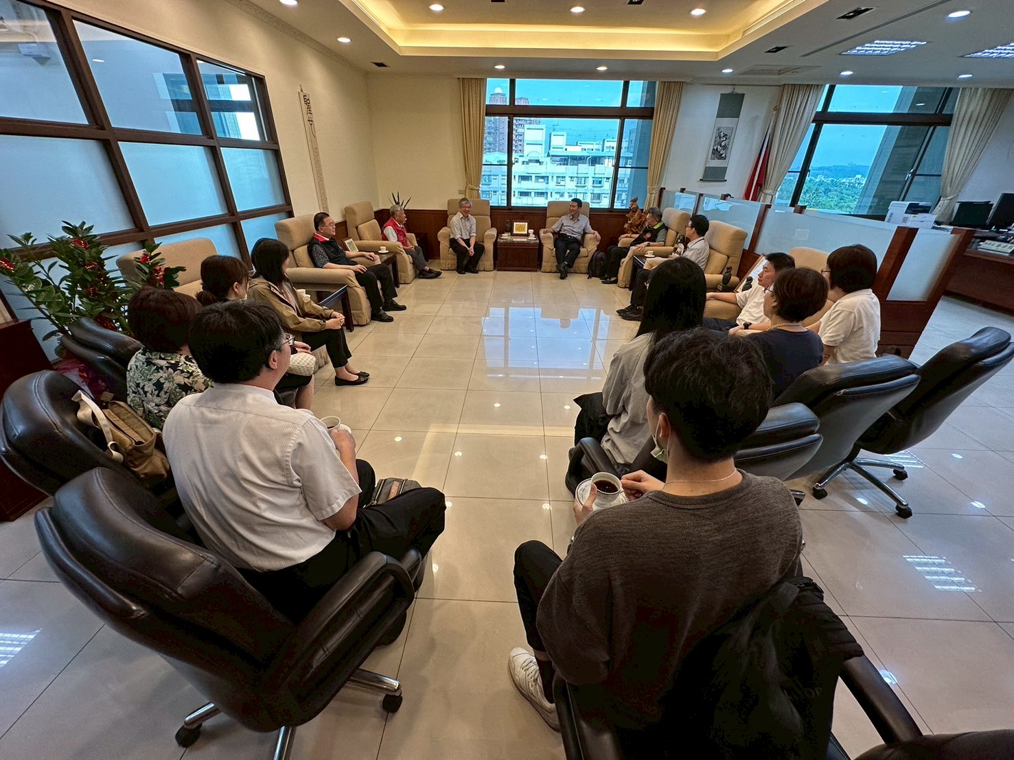 保護司洪信旭司長，帶領視導人員前來本署