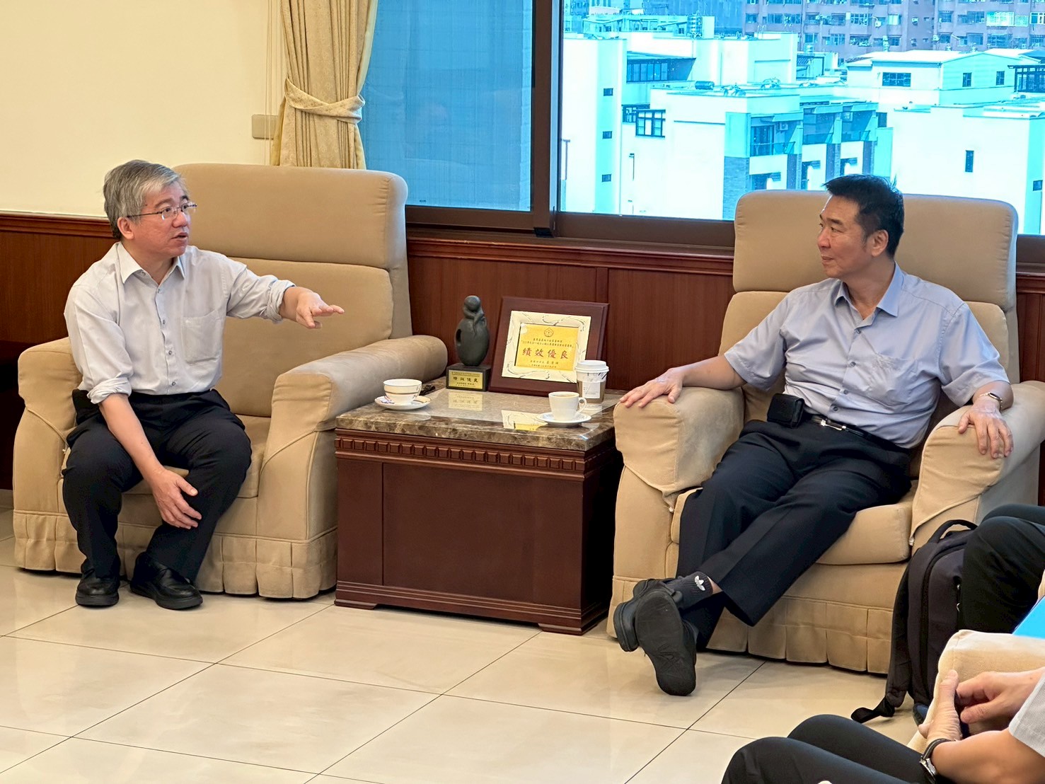 本署蔡宗熙檢察長親自接待洪信旭司長..