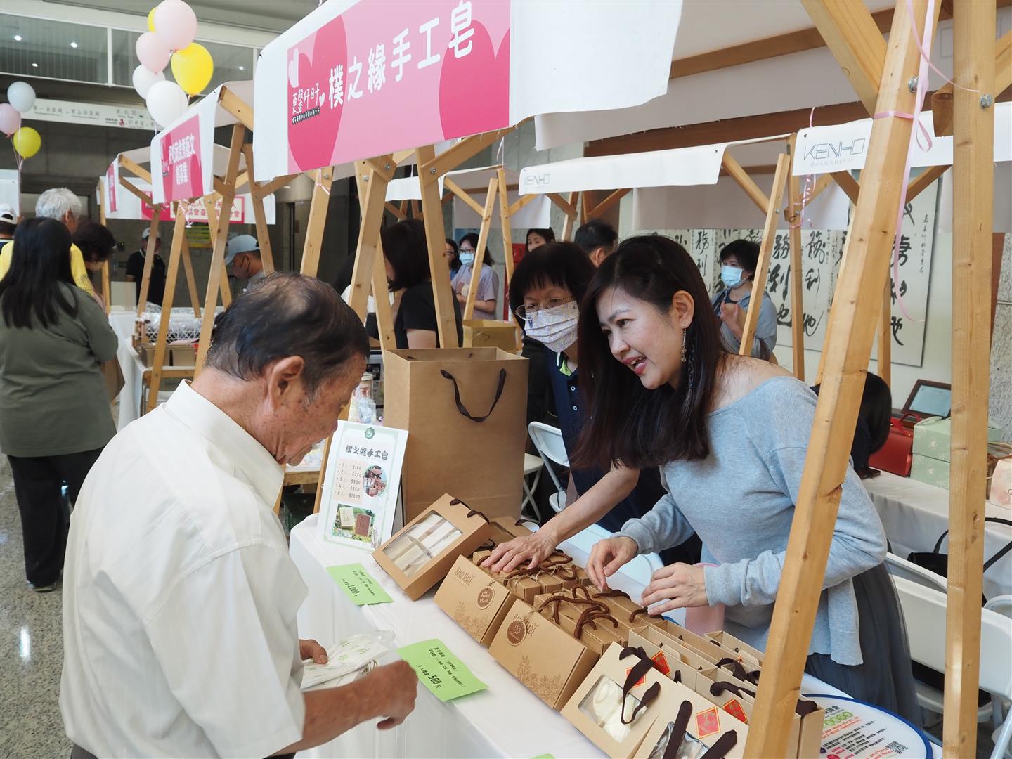 PB050669 (Large)_0_0