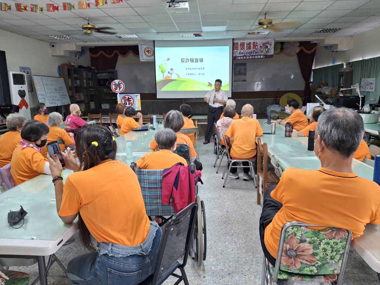 2接獲詐騙簡訊、電話或電子郵件，切記三不