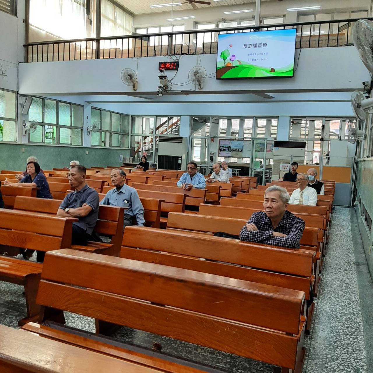 251124提醒教會長者保持警覺及預防之道，遇有可疑，可打165反詐騙專線諮詢