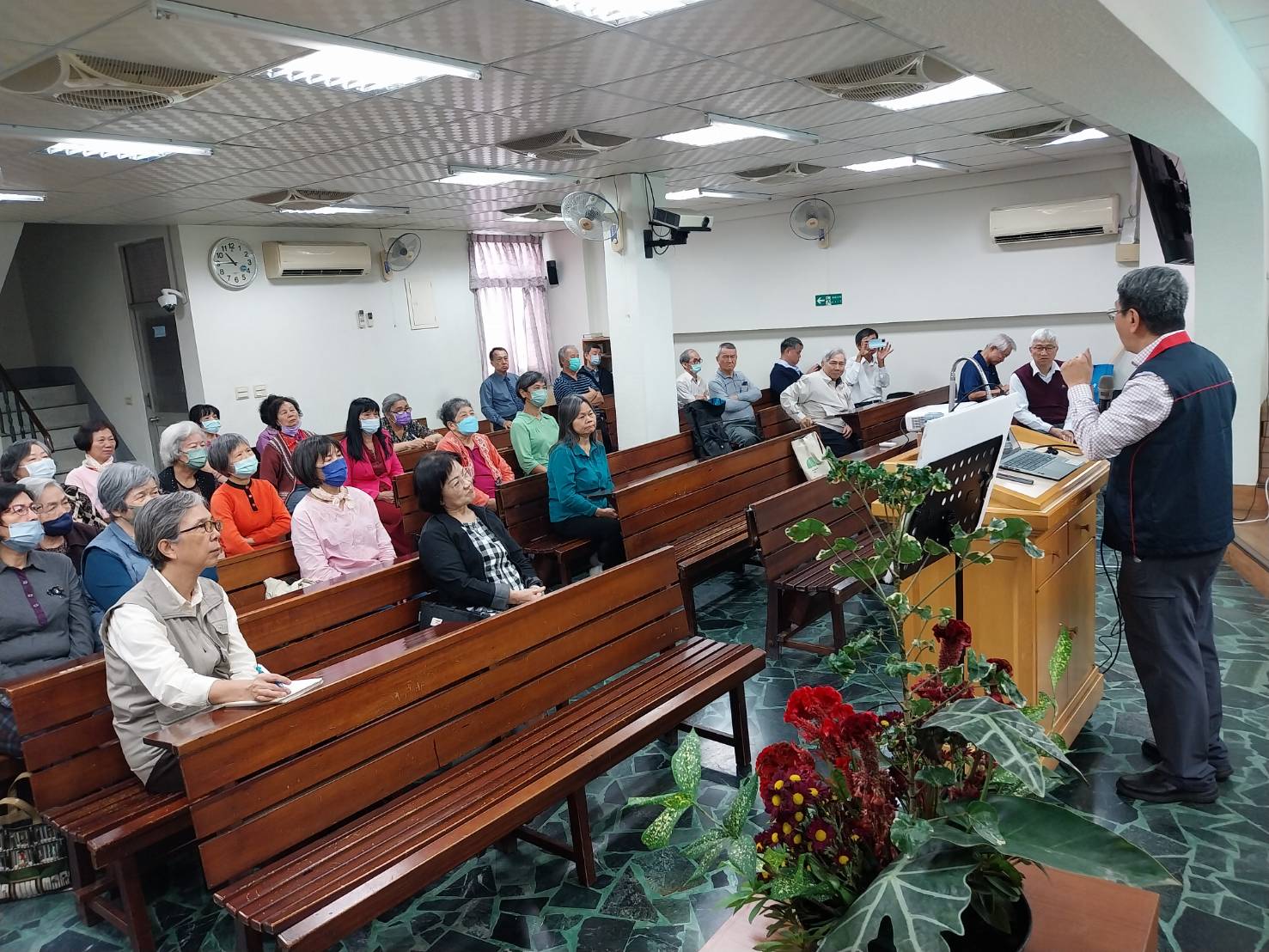 4.避免私下透過通訊軟體交易，也別聽信指示操作ATM，若遇可疑狀況應立即撥打165專線查證。