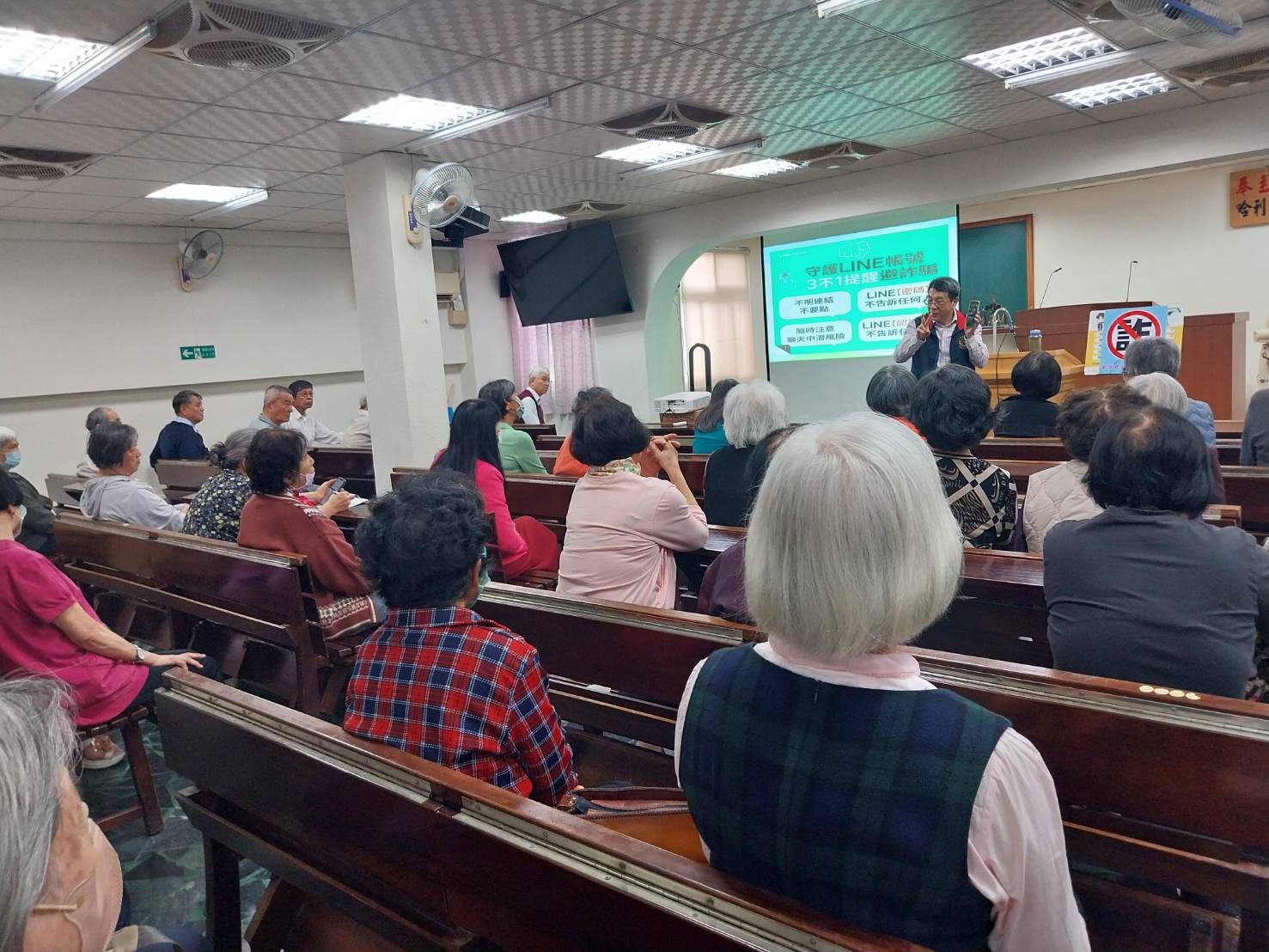 2.詐騙手法前五名為網路購物、假投資、假交友、色情應召及徵婚詐財。