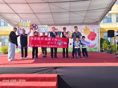 協進會張坤智理事長上台宣導反詐騙