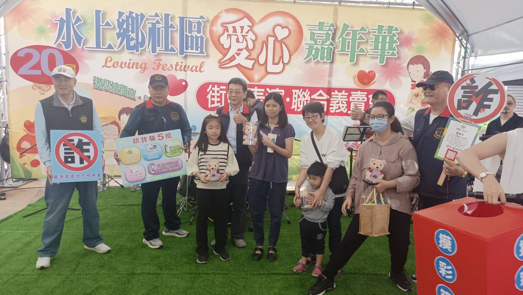 251207-2宣導活動由主任觀護人林宗材偕同嘉義榮譽觀護人協進會張琚泓秘書長、塗四寬榮譽觀護人及陳焜榮譽顧問一同前往