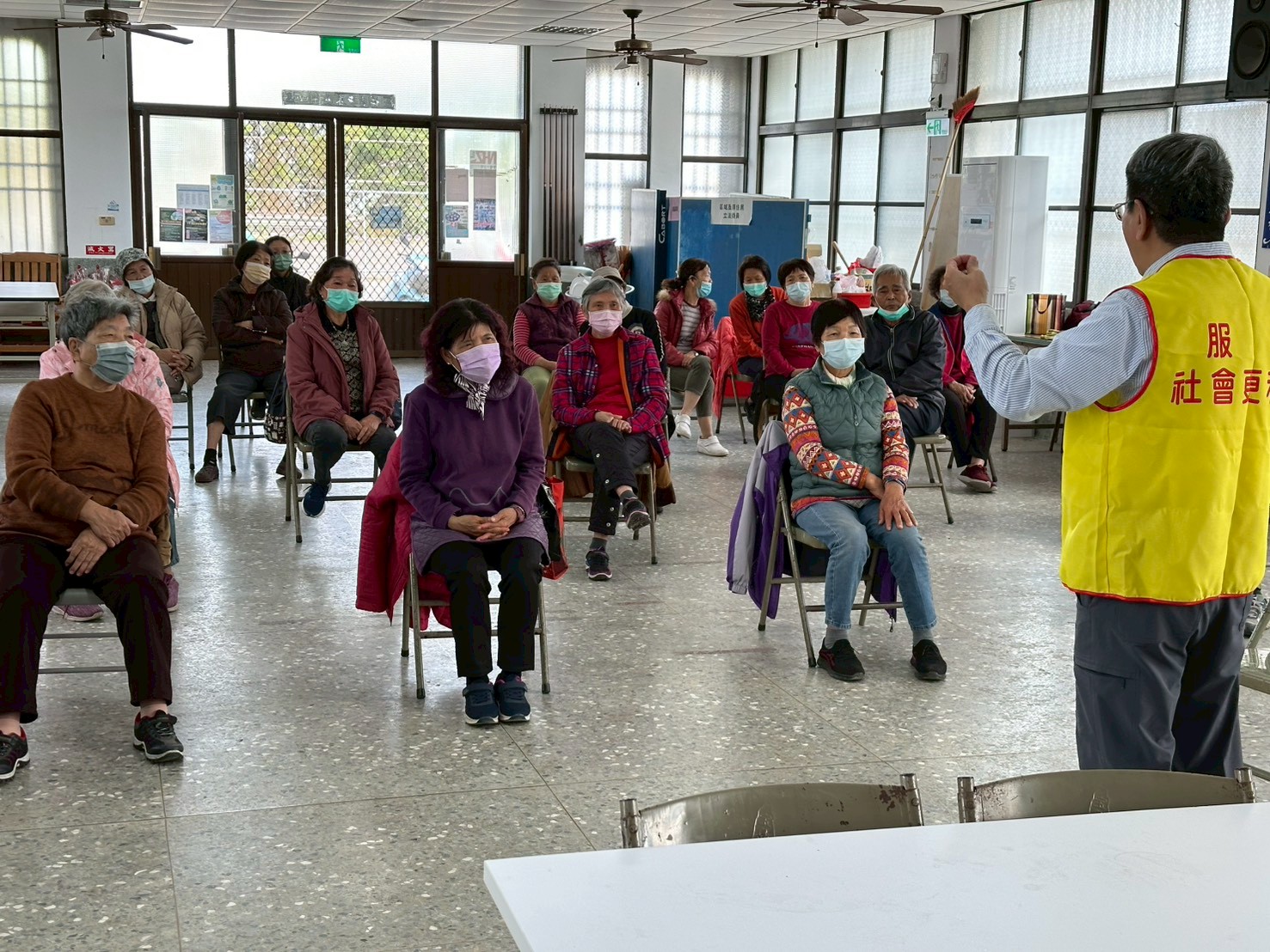 8-6撥打 165 反詐騙專線（24小時服務）：說明被騙時間、金額、對方帳號、交易方式等細節