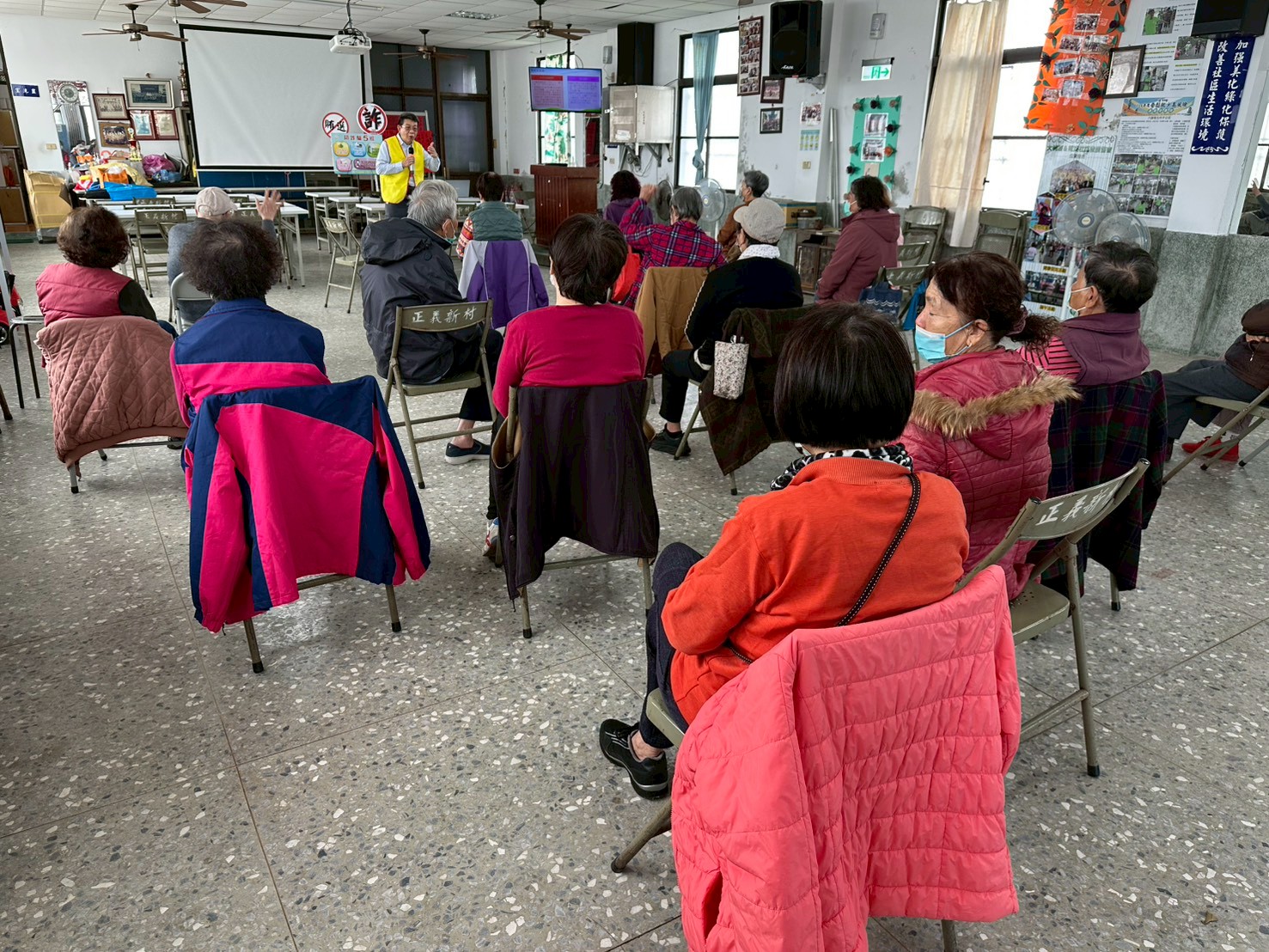 8-7不要輕信網路上聲稱能協助追回款項的陌生人，以免二次受騙。