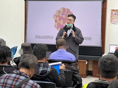 3.老師透過影片方式介紹並解說成癮機轉