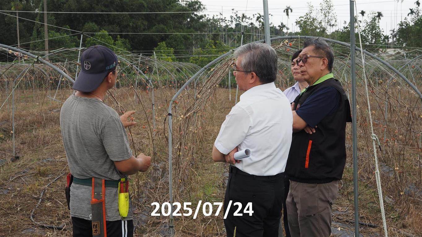 嘉義犯保與嘉義地檢署檢察長共同關懷受風災馨生人2