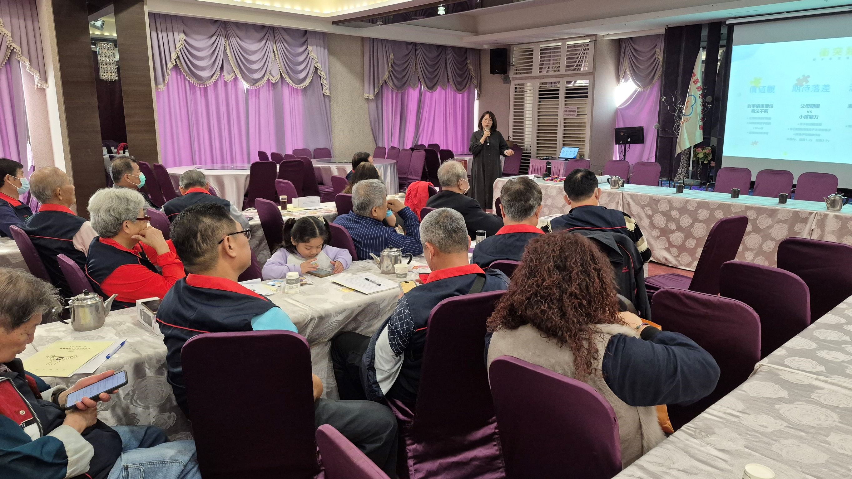 260306-1邱鈺程社工師針對「親子教養策略與志工服務應用」進行深度授課