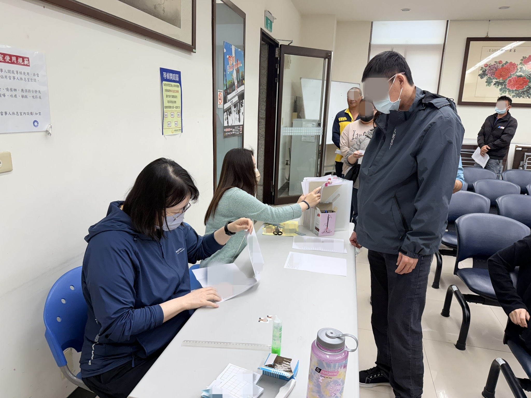 01. 觀護佐理員協助社會勞動人說明會報到事宜