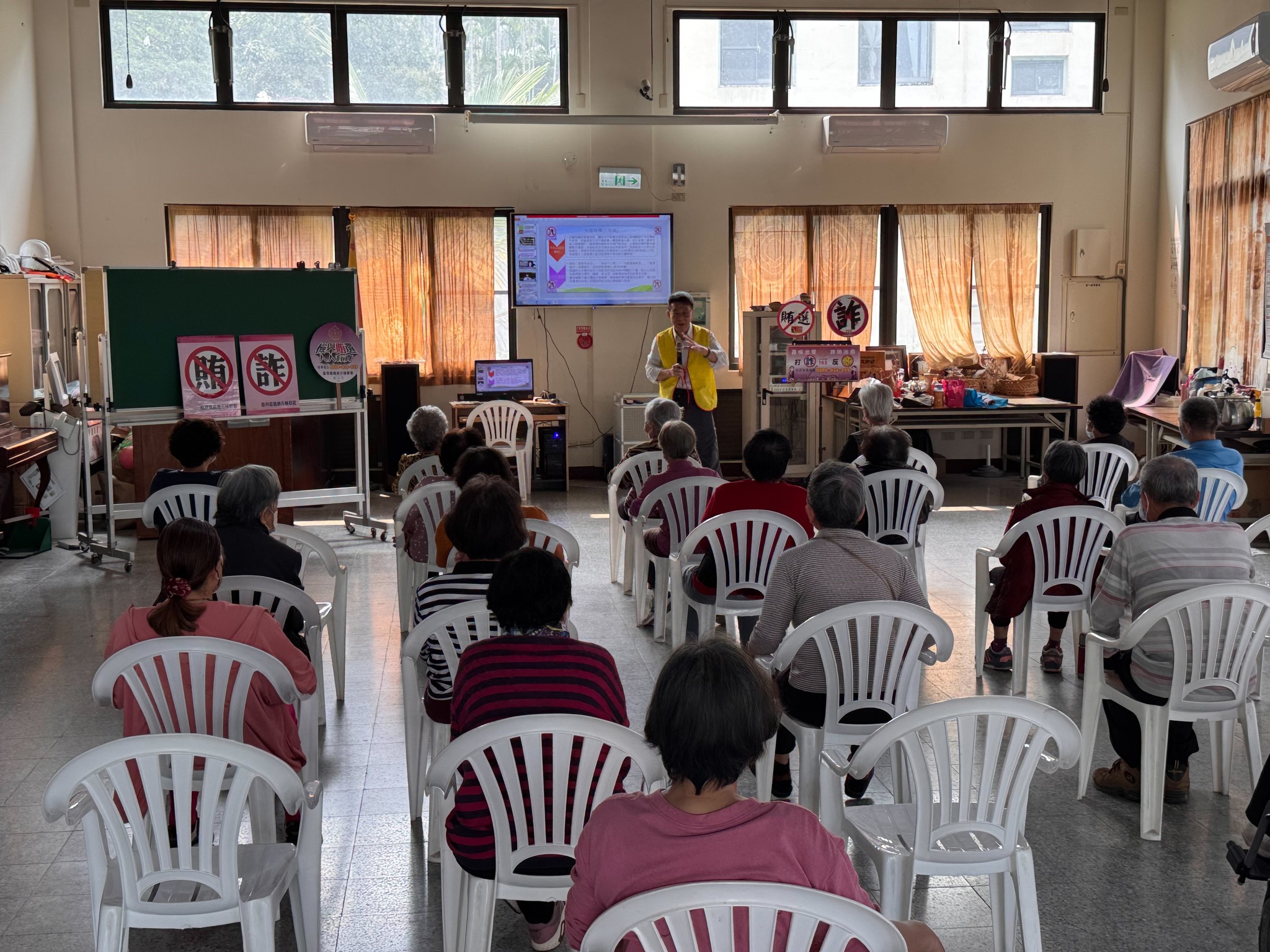 260327-3假檢警、假親友：詐騙集團最愛利用長輩的愛心與驚嚇心理。接到電話要求匯款或交付存摺，請先深呼吸，撥打165反詐騙專線或找鄰里長、管區員警求證