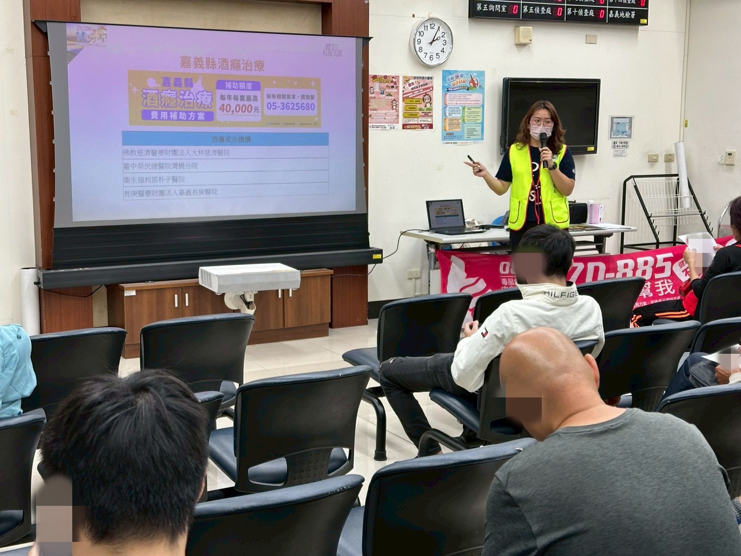 1150408-2.嘉義縣衛生局於課前來署進行宣導，介紹毒品、酒癮危害及資源運用