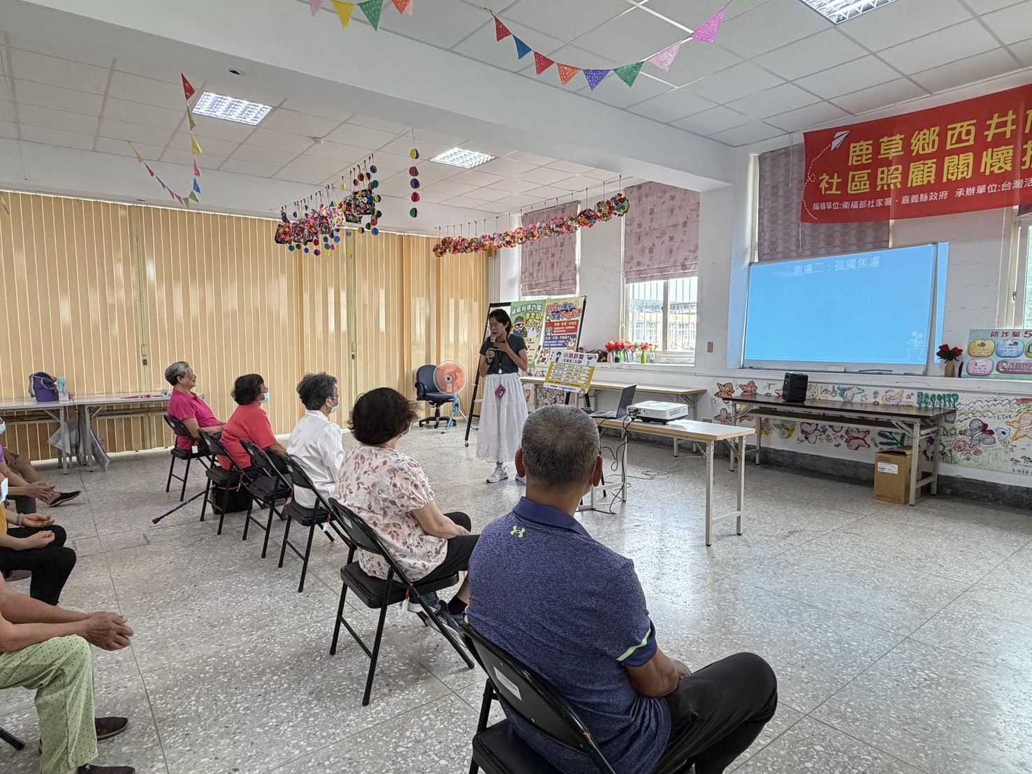 260429-3提醒長者提高警覺，切勿輕信來路不明之訊息或電話「冷靜查證、撥打165反詐騙專線」