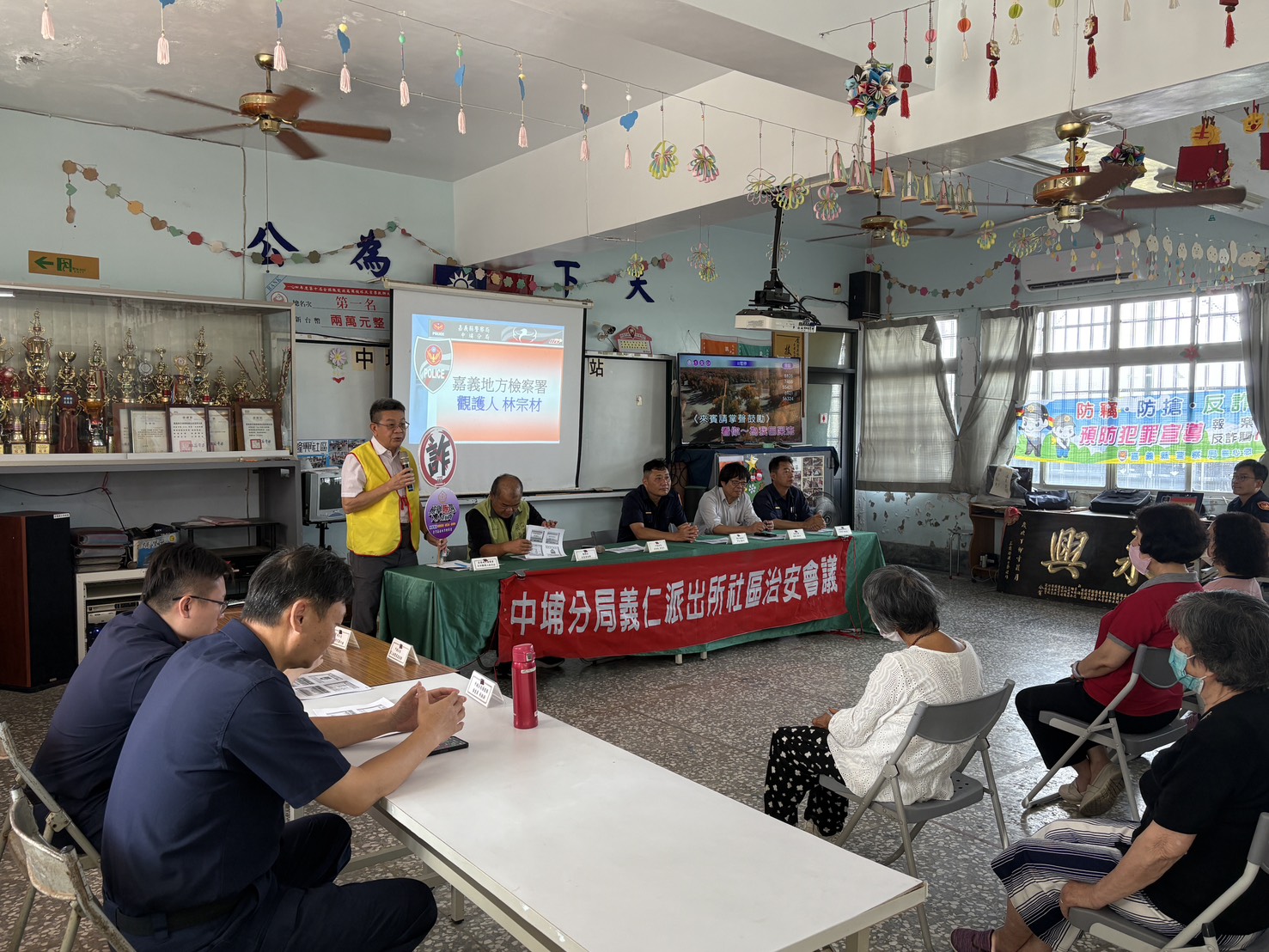 260519-2「假檢警」詐騙手法再度升級，謊稱證件遭冒用、涉及刑案，利用恐慌感要求您加入通訊軟體，進而騙取信用卡密碼