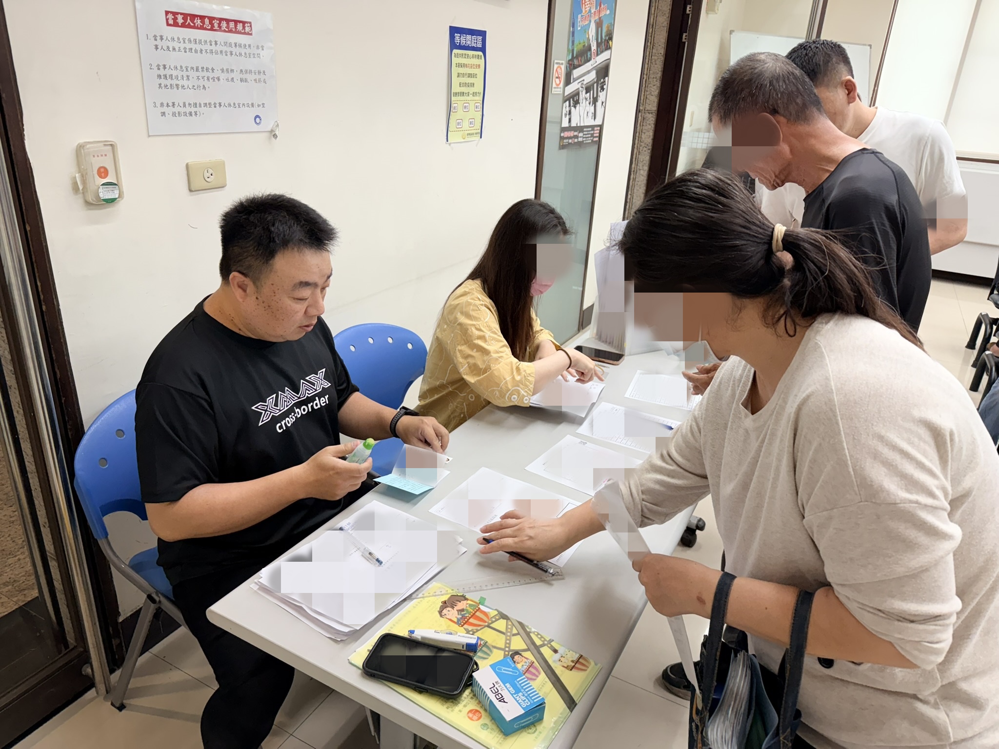 01. 觀護佐理員協助社會勞動人說明會報到事宜