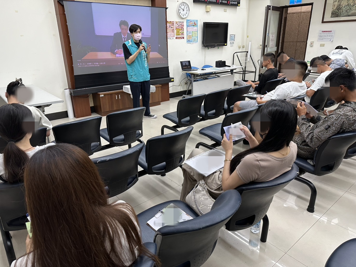 1.邀請嘉義市衛生局進行毒品防制宣導，增進學員毒品危害防制知能，建立健康生活觀念