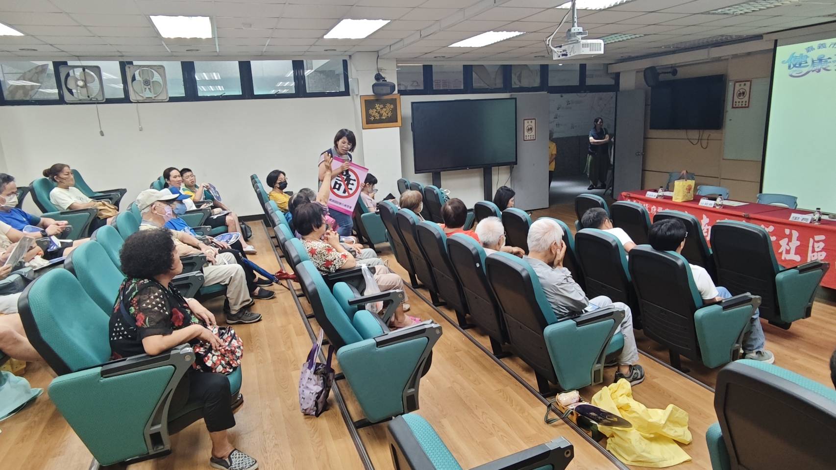 260626-3配合年底即將選舉，羅觀護人以過往案例提醒民眾切莫因人情等壓力而協助賄選，不僅須負擔刑事責任，訴訟過程之壓力也讓人身心俱疲。