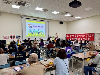 260626(2)-1嘉義地檢署蔡觀護人日前在嘉義市政府警察局第一分局八掌派出所轄內的「湖內里活動中心」，參與湖內里治安會議並展開法治宣導