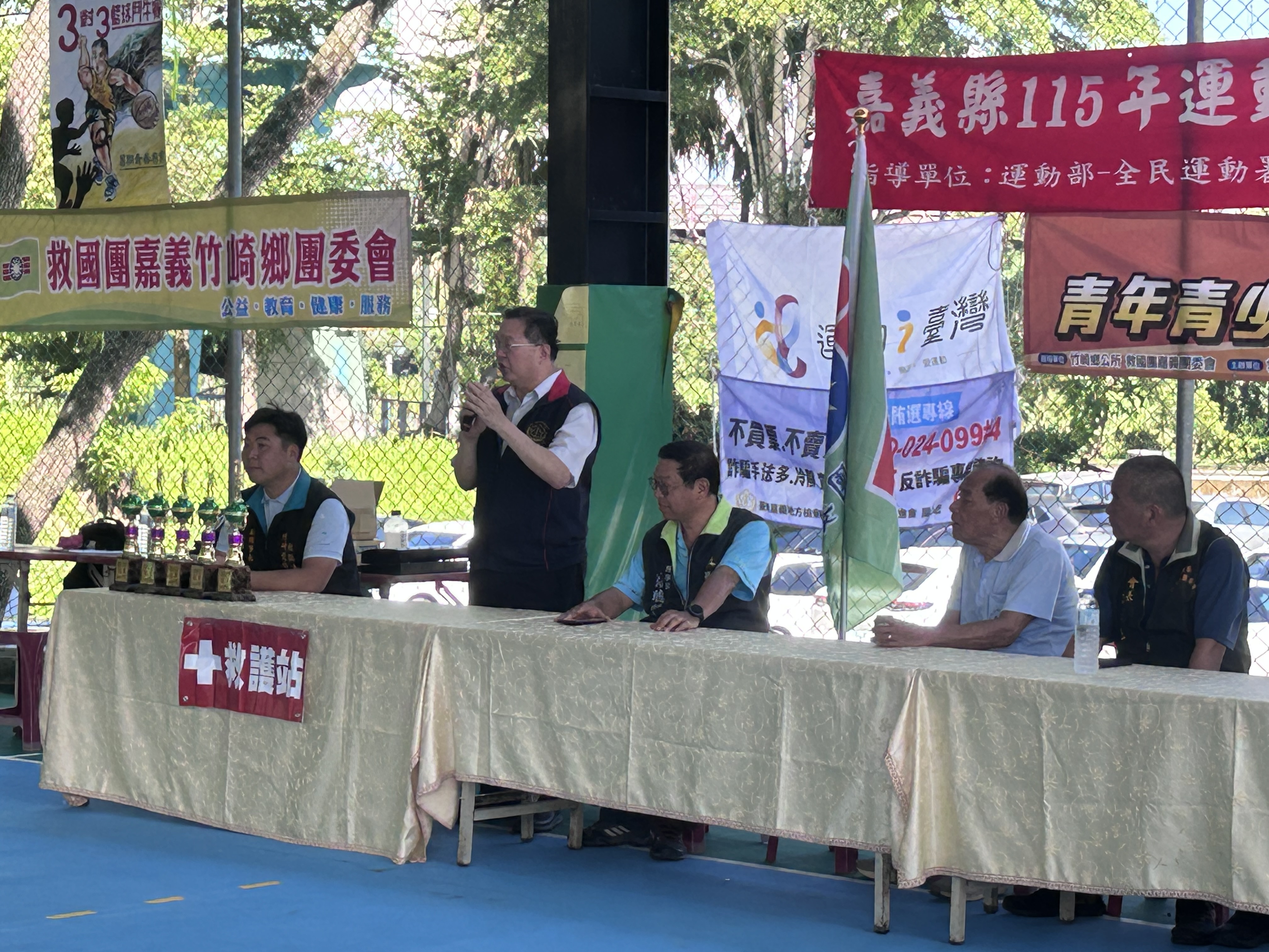 260718-2嘉義地檢署看準運動賽事散發的青春朝氣，特別與在地救國團、榮譽觀護人協進會及竹崎分局合作，於賽場旁設立宣導攤位。