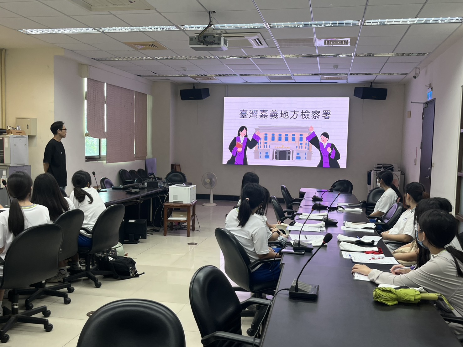 260721-1嘉義地檢署結合國立嘉義高級商業職業學校，規劃地檢署實務運作及反賄選法治教育，揭開司法機關的神秘面紗！