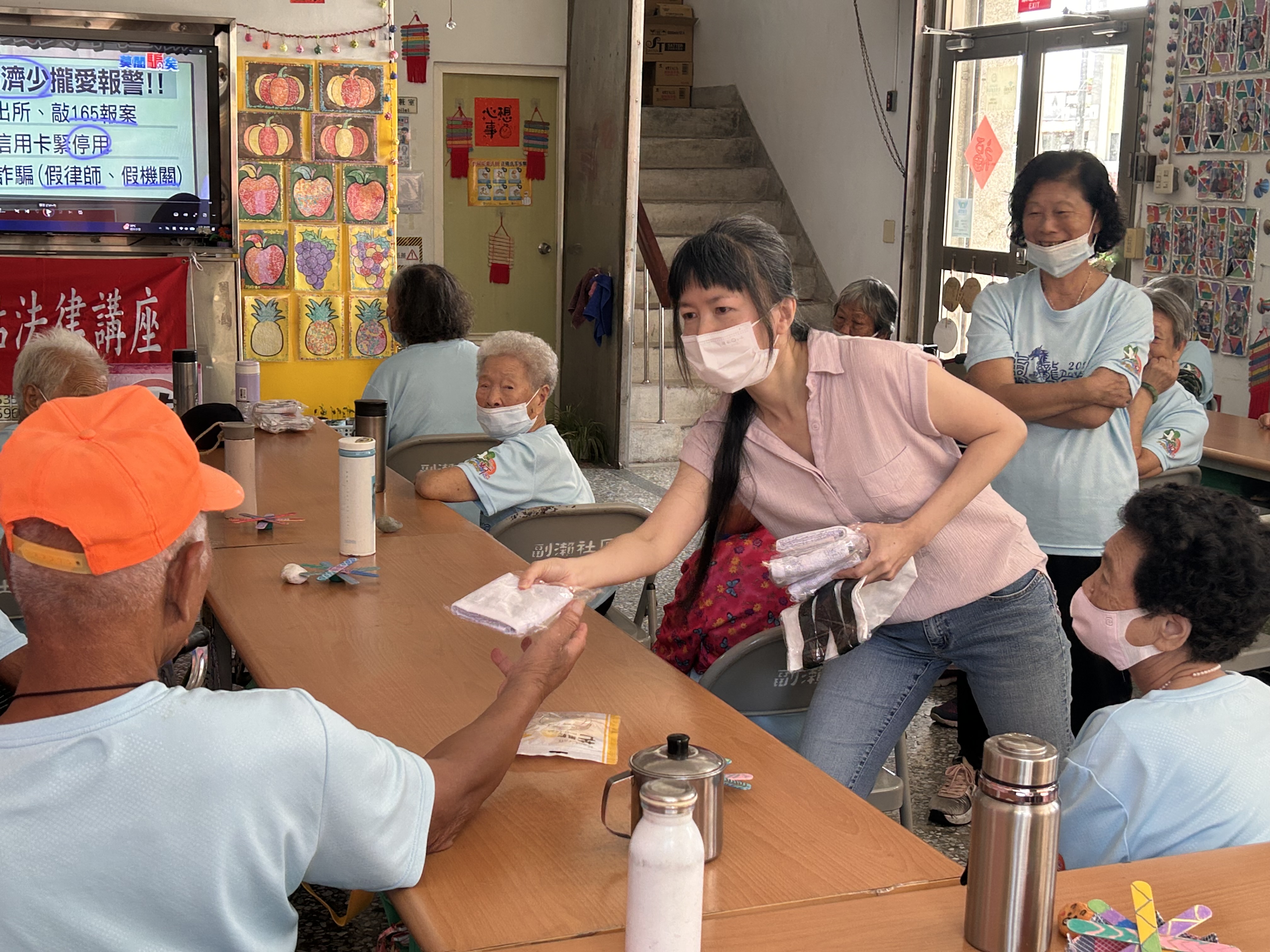 260729-4活動由「有獎徵答」環節掀起最高潮，現場民眾搶答踴躍、笑聲不斷。