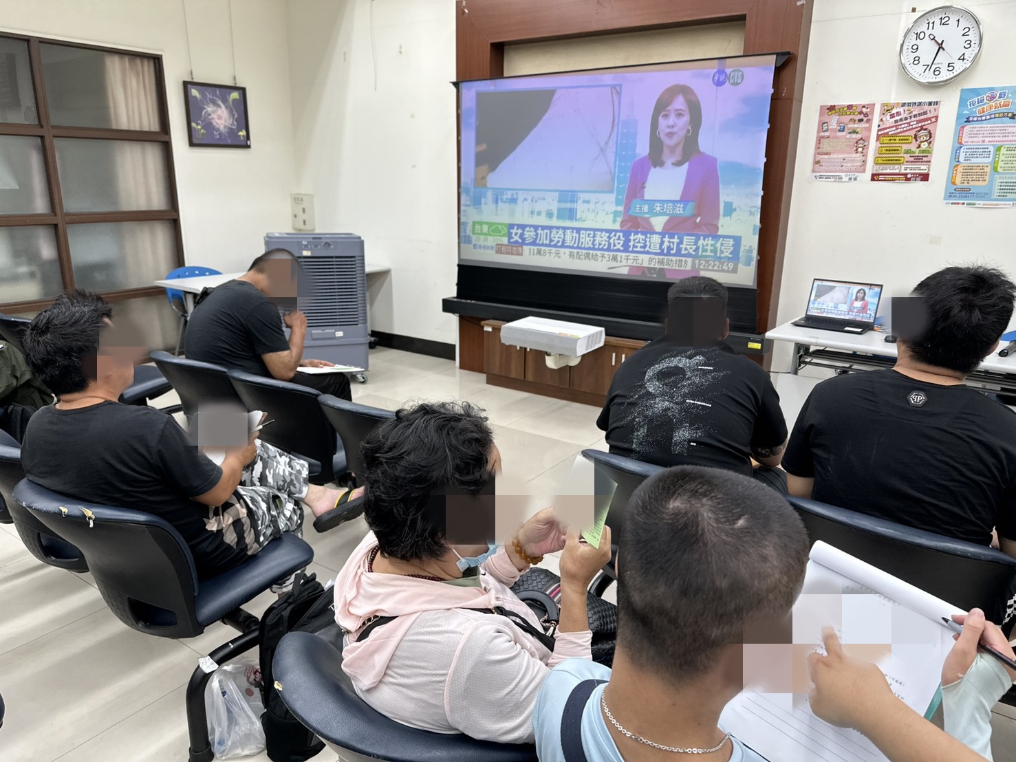 4.播放義務勞務相關新聞案例，透過實際事件加強法治觀念與守法意識